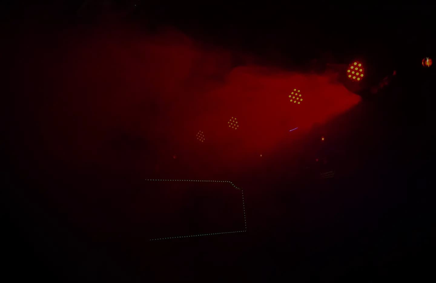 Interior del Club El Secreto con iluminación ambiental